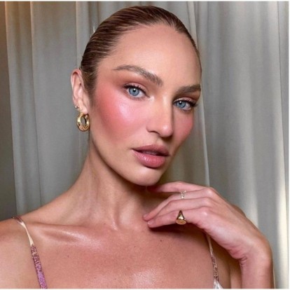 Blush Blindness: Το TikTok trend που αναθεωρεί την ιδανική ποσότητα ρουζ