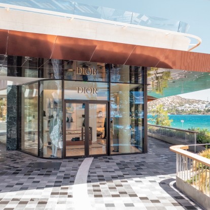 Περιηγούμαστε στον Νο1 προορισμό για luxury shopping στην Αθηναϊκή Ριβιέρα 