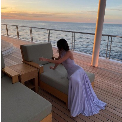 Summer Dresses: Τα χρώματα που επιλέγουν οι celebrities φέτος το καλοκαίρι