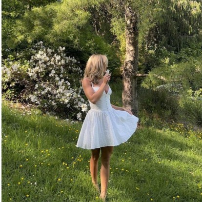 Garden Girl Aesthetic: Η νέα τάση που εμπνέει τις καλοκαιρινές μας εμφανίσεις