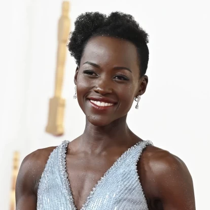 H Lupita Nyong'o ανατρέχει στις πιο iconic στιγμές της καριέρας της