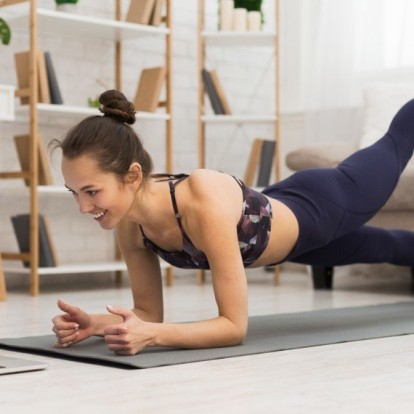 Beautiful arms: Οι ασκήσεις που θα σας χαρίσουν γυμνασμένους ώμους και χέρια