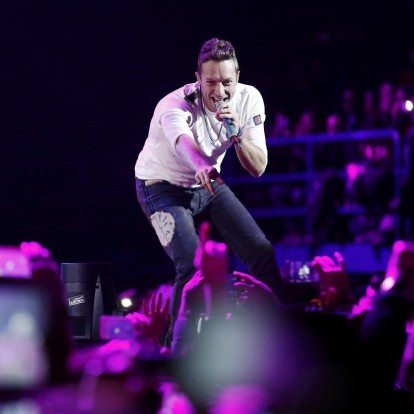 Coldplay: Πού μπορείτε να τους απολαύσετε live τους επόμενους τρεις μήνες στην Ευρώπη, αν δεν το κάνατε στην Αθήνα