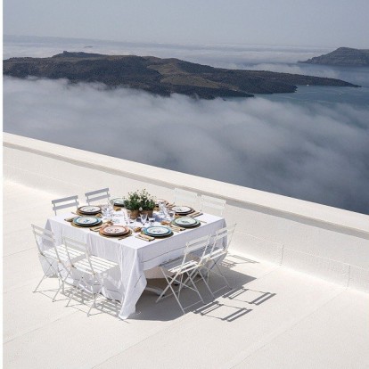 Οι αρχαιολογικοί θησαυροί της Σαντορίνης ενέπνευσαν τη νέα συλλογή tableware της Victoria de Borbon