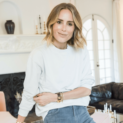 Five-minute makeup routine: H σχεδιάστρια Anine Bing αποκαλύπτει τη ρουτίνα ομορφιάς της 