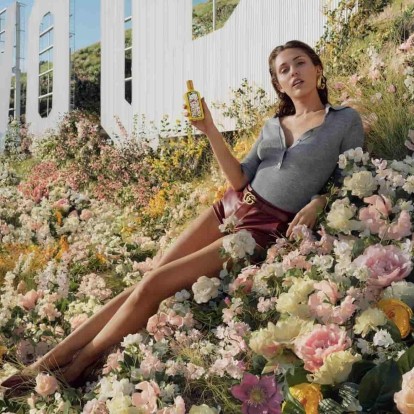 Δείτε τη Miley Cyrus να πρωταγωνιστεί στην πιο πρόσφατη καμπάνια του νέου αρώματος Gucci Flora Gorgeous Orchid