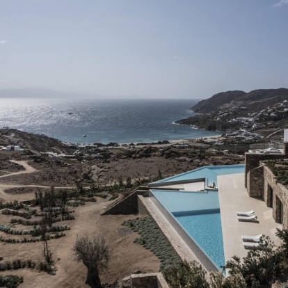 Μια εντυπωσιακή βίλα στη Μύκονο συνδυάζει αριστουργηματικά παράδοση και σύγχρονη τεχνολογία  