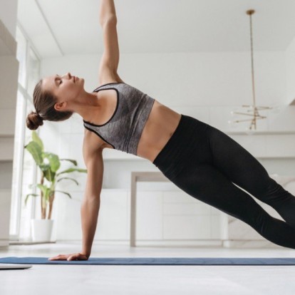 Curtsy Lunge: Το workout που γυμνάζει όλο το σώμα, σύμφωνα με μία head trainer