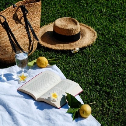Staycation: Η νέα viral τάση που επιλέγουμε για τις διακοπές μας