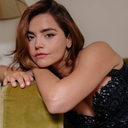 Η Jenna Coleman μιλά για την αυτοπεποίθηση και το πώς η περιέργειά της τροφοδοτεί την καριέρα της