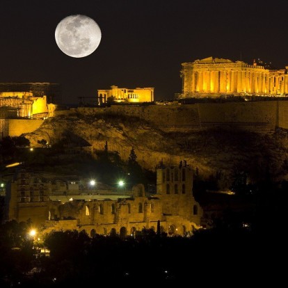 Αυγουστιάτικη Πανσέληνος: Πού θα την απολαύσουμε φέτος σε Αθήνα και Θεσσαλονίκη