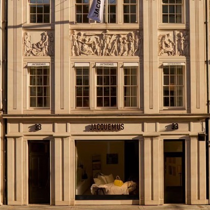 Μια inside ματιά στη νέα boutique του Jacquemus στο Λονδίνο