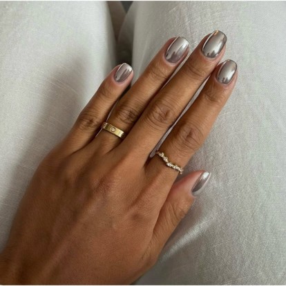 Αυτή η ανανεωμένη χειμερινή τάση νυχιών «εκθρονίζει» το glazed manicure 