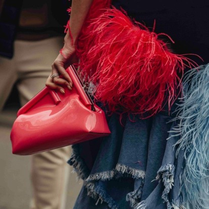 Τα clutches που δεν θα αποχωρίζεστε τη festive season - κι όχι μόνο 