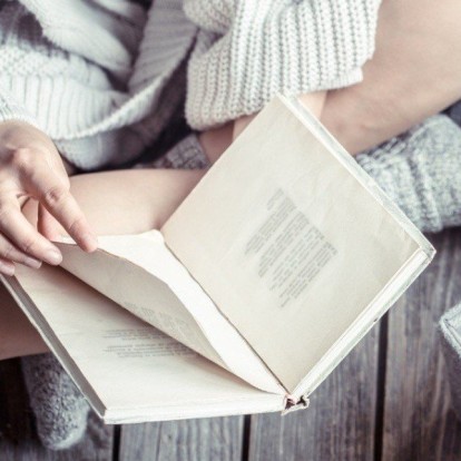 5+1 νέα βιβλία που διαβάζουμε και προσφέρουμε φέτος τα Χριστούγεννα