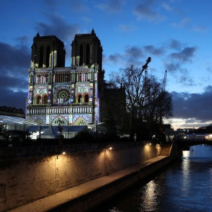 Οι καμπάνες της Παναγίας των Παρισίων χτύπησαν ξανά - Τα λαμπερά εγκαίνια στην Πόλη του Φωτός