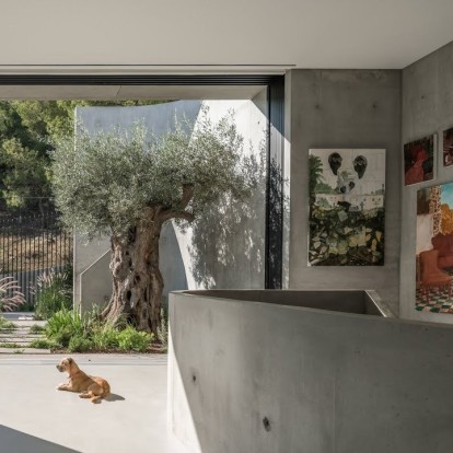 To Art House στη Φιλοθέη είναι μια εκπληκτική σύγχρονη κατοικία εστιασμένη στην τέχνη  