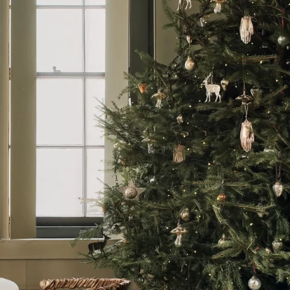 Πριν ξεστολίσετε το δέντρο σας, διαβάστε αυτά τα pro tips για την αποθήκευση των στολιδιών