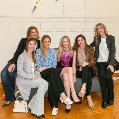 Η πρώτη προσωπική έκθεση της Έμιλυ Βαφειά για καλό σκοπό 