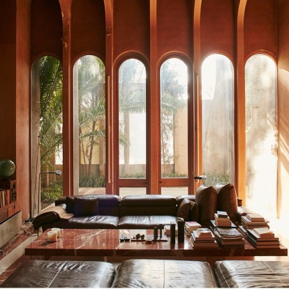 Ένα παλιό εργοστάσιο τσιμέντου μετατρέπεται σε συγκλονιστική κατοικία 