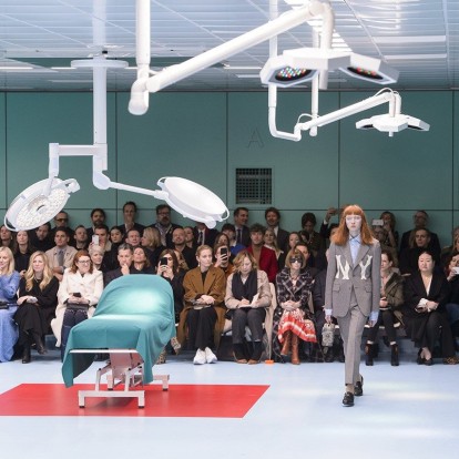 Η ευφάνταστη πασαρέλα του οίκου Gucci στην πρώτη μέρα του MFW