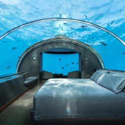 Η απόλυτη εμπειρία διαμονής κάτω από τη θάλασσα, μας βυθίζει σε εξωπραγματικά σκηνικά