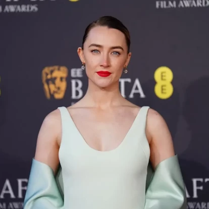 Τα beauty looks που ξεχώρισαν στο κόκκινο χαλί των φετινών BAFTA 