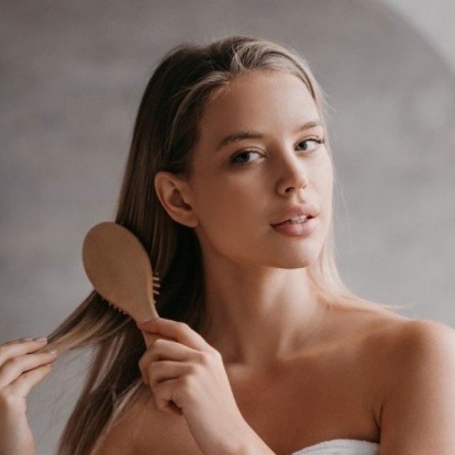 Αυτοί είναι οι λόγοι που πέφτουν συνεχώς τα μαλλιά σας