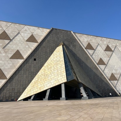 Grand Egyptian Museum: Ανοίγουν επίσημα οι πόρτες του μεγαλύτερου αρχαιολογικού μουσείου στον κόσμο 