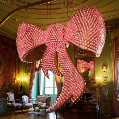 Η ιδιαίτερη τέχνη της Joana Vasconcelos εντυπωσιάζει στο Palacio de Liria στη Μαδρίτη