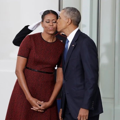 Χωρίζει όντως το ζεύγος Obama; Η Michelle δίνει για πρώτη φορά τη δική της απάντηση 