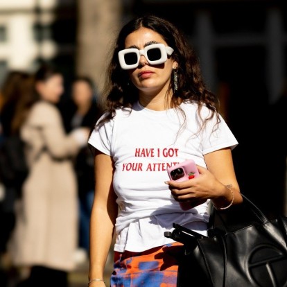 Τα λευκά t-shirt που θα γίνουν η βάση για κάθε επιτυχημένο σύνολο 