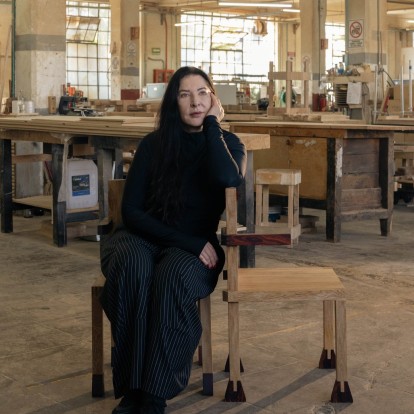 Το ντεμπούτο της Marina Abramovic στον χώρο του design είναι γεμάτο εννοιολογικό περιεχόμενο