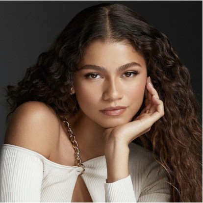 5 «πυλώνες» του νεανικού και λαμπερού δέρματος, σύμφωνα με την facialist της Zendaya