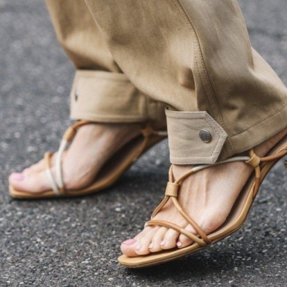 Ο καιρός για σανδάλια πλησιάζει - 6 αποχρώσεις πεντικιούρ που πρέπει να αποθηκεύσετε