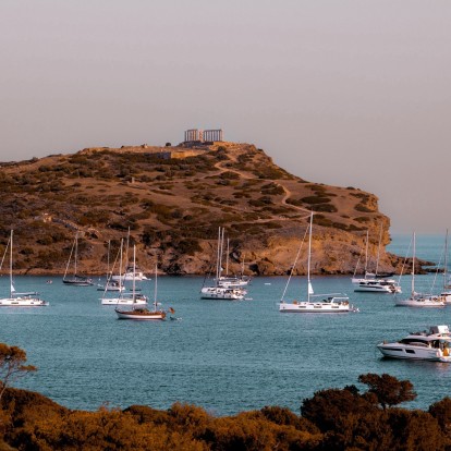Απολαύστε ένα αυθεντικό Πάσχα γεμάτο παραδόσεις με φόντο την Αθηναϊκή Ριβιέρα 