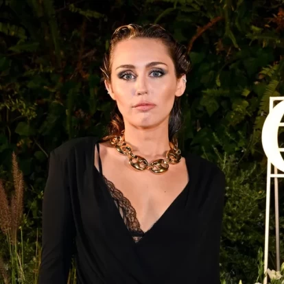 Something Beautiful: Κυκλοφόρησε το νέο σαγηνευτικό τραγούδι της Miley Cyrus