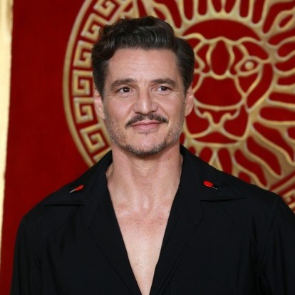 Τελικά ο Pedro Pascal και η Jennifer Aniston είναι ζευγάρι; Ο super-hot ηθοποιός απαντά