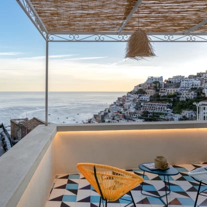 Μια υπέροχη καλοκαιρινή κατοικία στο Positano που υμνεί το μεσογειακό φως