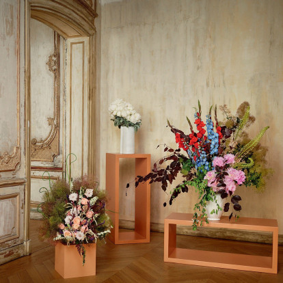 7 δημιουργικοί τρόποι για να αναδείξουμε τα λουλούδια και τα φυτά στον χώρο μας