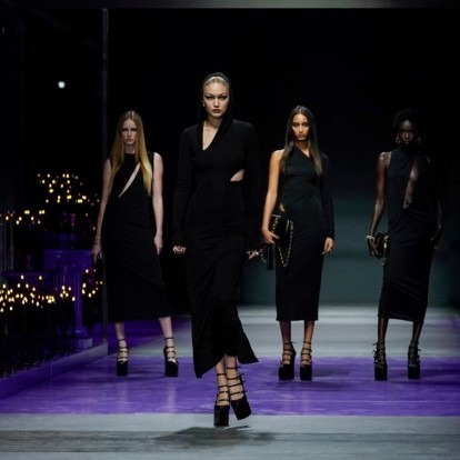 Breaking News: Η Prada εξαγόρασε τον οίκο Versace για 1.2 δισεκατομμύρια ευρώ