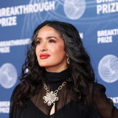 Salma Hayek: Για ποιο λόγο σχολιάστηκε περισσότερο από ποτέ η πρόσφατη εμφάνισή της στο κόκκινο χαλί;