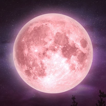 Pink Moon: Πώς ακριβώς μας επηρεάζει η αποψινή πανσέληνος;