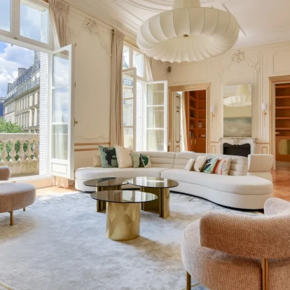 Ένα Παριζιάνικο διαμέρισμα-στολίδι με θέα στο Παλάτι των Ηλυσίων 