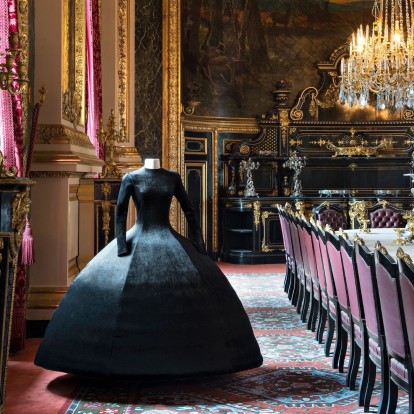 Γιατί η μόδα και τα μουσεία έχουν γίνει τόσο αλληλένδετα; Η σχεδιάστρια Ελένη Καββάδα μοιράζεται την άποψή της για την παρουσία της τέχνης στη fashion industry