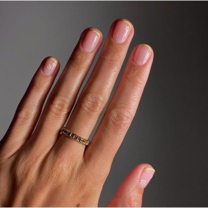 5 αποχρώσεις νυχιών που δεν θα σταματήσουμε να βλέπουμε αυτόν τον μήνα