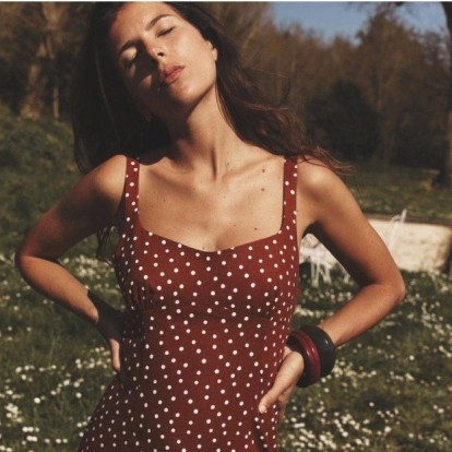 Τα πιο stylish φορέματα από τα ZARA, ιδανικά για τις γιορτινές εμφανίσεις