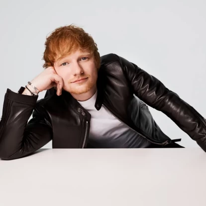 O μαγευτικός Ed Sheeran μας χαρίζει ένα aesthetic performance στο Δελχί 