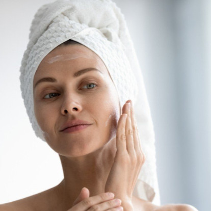 Κι όμως, έτσι θα ελαχιστοποιήσετε τους πόρους και τα μαύρα στίγματα