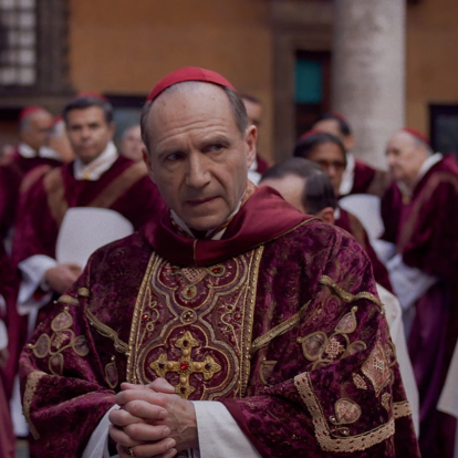 Όταν το Βατικανό Γίνεται Σενάριο: Οι σειρές και ταινίες που αξίζει να παρακολουθήσετε αυτές τις ημέρες